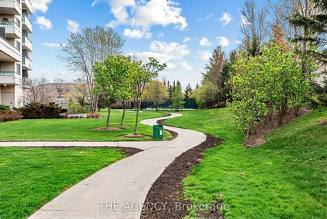 330 Red Maple Road Richmond Hill ON L4C 0T6