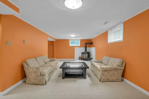 44 Kemano Road Aurora ON L4G 2Y3