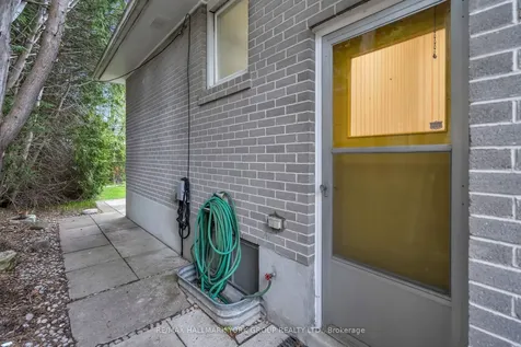 44 Kemano Road Aurora ON L4G 2Y3