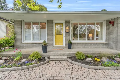 44 Kemano Road Aurora ON L4G 2Y3