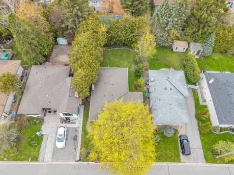 44 Kemano Road Aurora ON L4G 2Y3