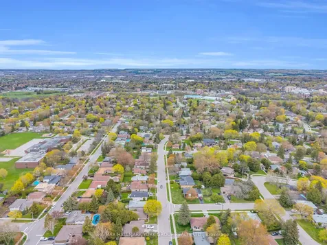 44 Kemano Road Aurora ON L4G 2Y3
