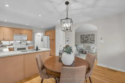 44 Kemano Road Aurora ON L4G 2Y3