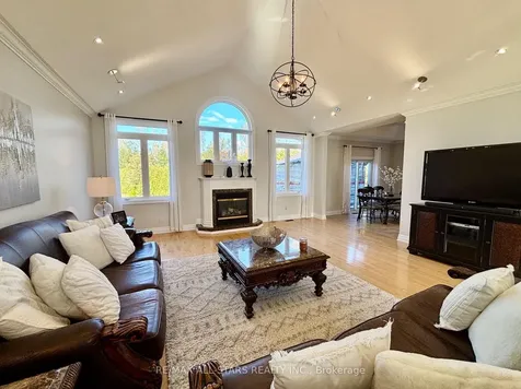 42 Deer Ridge Road Uxbridge ON L0C 1A0