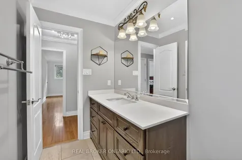 84 Samuel Lount Road East Gwillimbury ON L9N 1G5