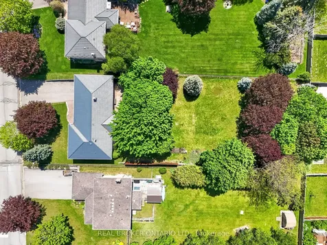 84 Samuel Lount Road East Gwillimbury ON L9N 1G5