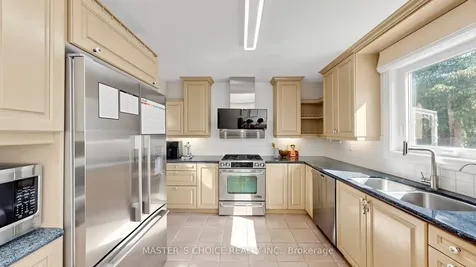 5 Espby Court Richmond Hill ON L4C 9L2