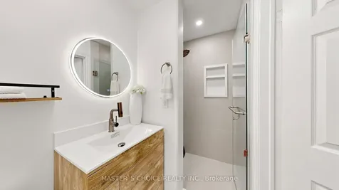 5 Espby Court Richmond Hill ON L4C 9L2