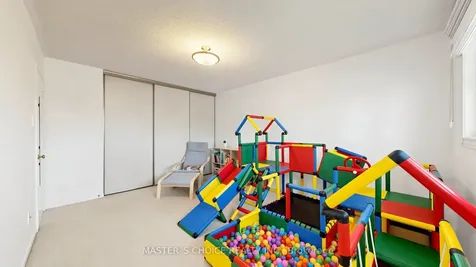 5 Espby Court Richmond Hill ON L4C 9L2