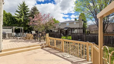 5 Espby Court Richmond Hill ON L4C 9L2