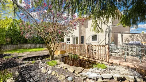 5 Espby Court Richmond Hill ON L4C 9L2