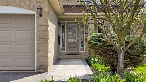 5 Espby Court Richmond Hill ON L4C 9L2