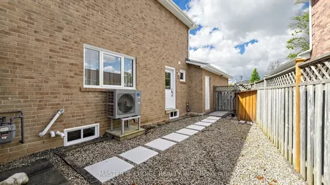 5 Espby Court Richmond Hill ON L4C 9L2