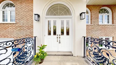 35 Pioneer Lane Vaughan ON L4L 2J2