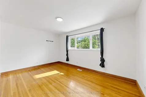21 Ramona Boulevard Markham ON L3P 2E3