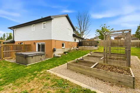 11 Lynn Crescent Brock ON L0E 1E0
