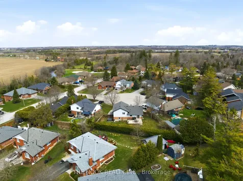 11 Lynn Crescent Brock ON L0E 1E0