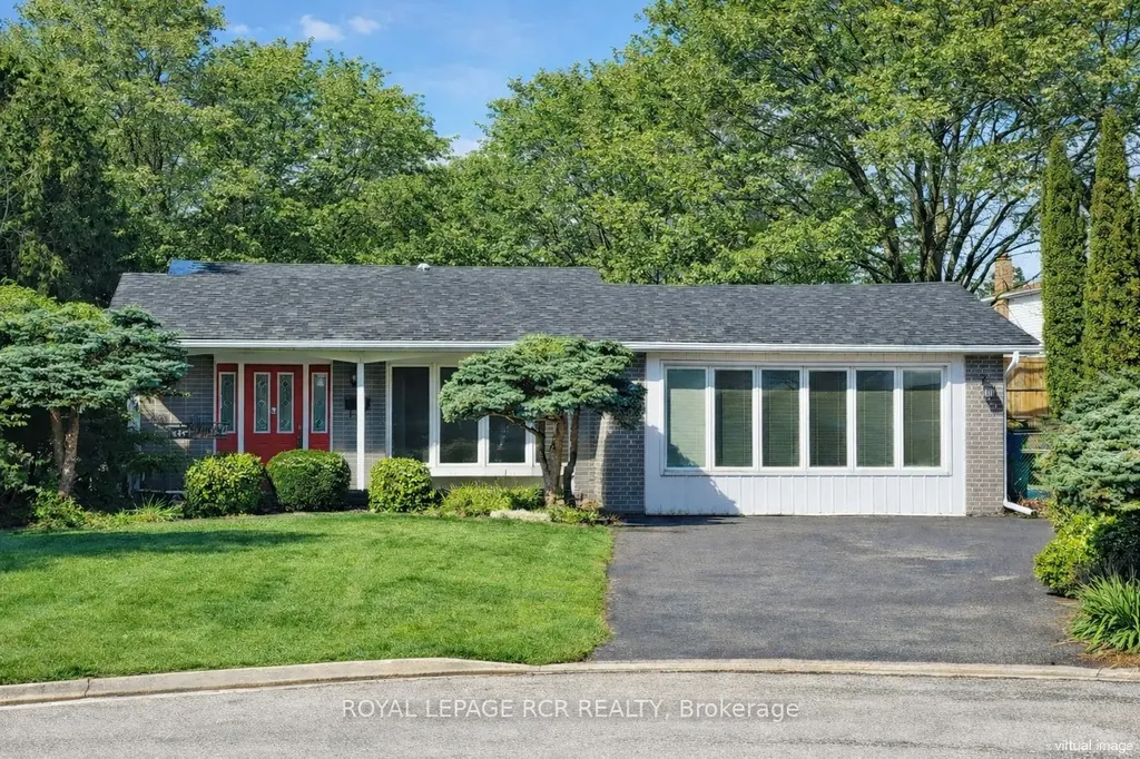 827 Legge Court Newmarket ON L3Y 3J1