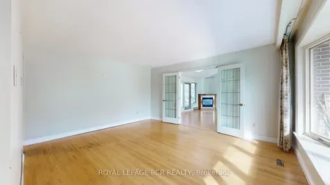 827 Legge Court Newmarket ON L3Y 3J1