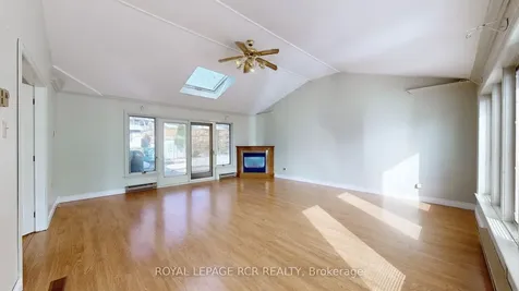 827 Legge Court Newmarket ON L3Y 3J1