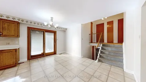 827 Legge Court Newmarket ON L3Y 3J1