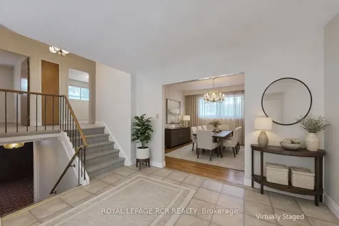 827 Legge Court Newmarket ON L3Y 3J1