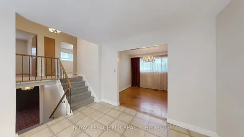 827 Legge Court Newmarket ON L3Y 3J1
