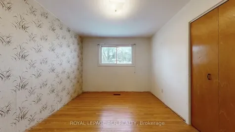 827 Legge Court Newmarket ON L3Y 3J1
