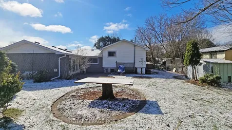 827 Legge Court Newmarket ON L3Y 3J1
