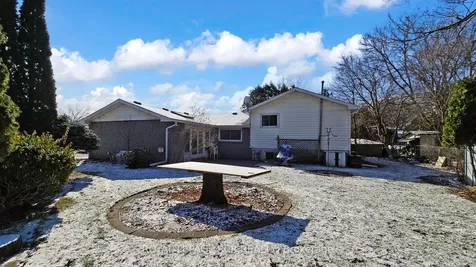 827 Legge Court Newmarket ON L3Y 3J1