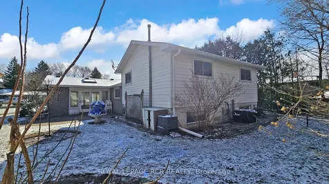 827 Legge Court Newmarket ON L3Y 3J1