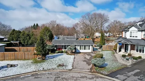 827 Legge Court Newmarket ON L3Y 3J1