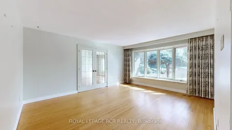 827 Legge Court Newmarket ON L3Y 3J1