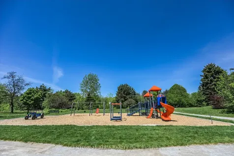 10 Morrison Crescent Markham ON L3R 9M3