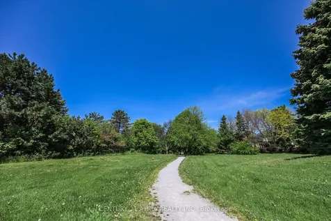 10 Morrison Crescent Markham ON L3R 9M3