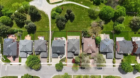 10 Morrison Crescent Markham ON L3R 9M3