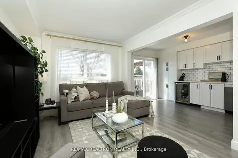 376 Rannie Road Newmarket ON L3X 2N3