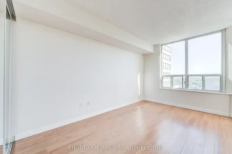 11 Townsgate Drive Vaughan ON L4J 8G4