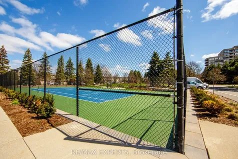 11 Townsgate Drive Vaughan ON L4J 8G4
