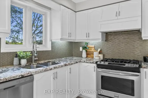 18 Fox Run Lane Bradford West Gwillimbury ON L3Z 2Z3