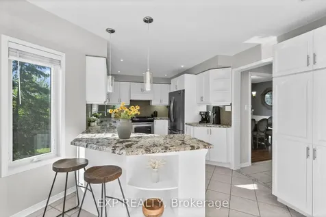 18 Fox Run Lane Bradford West Gwillimbury ON L3Z 2Z3