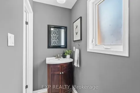 18 Fox Run Lane Bradford West Gwillimbury ON L3Z 2Z3