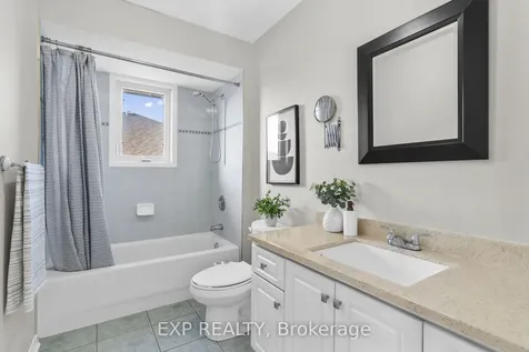 18 Fox Run Lane Bradford West Gwillimbury ON L3Z 2Z3