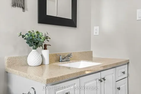 18 Fox Run Lane Bradford West Gwillimbury ON L3Z 2Z3