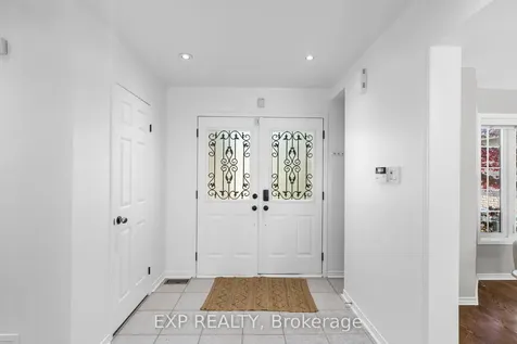 18 Fox Run Lane Bradford West Gwillimbury ON L3Z 2Z3