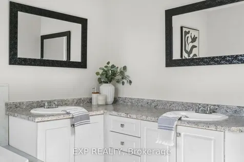 18 Fox Run Lane Bradford West Gwillimbury ON L3Z 2Z3