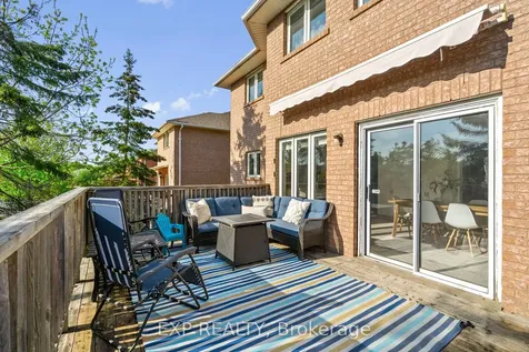 18 Fox Run Lane Bradford West Gwillimbury ON L3Z 2Z3