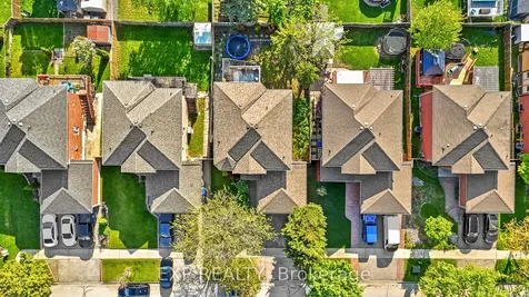 18 Fox Run Lane Bradford West Gwillimbury ON L3Z 2Z3