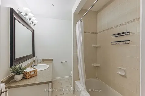 42 Lindsay Avenue Newmarket ON L3Y 4N6