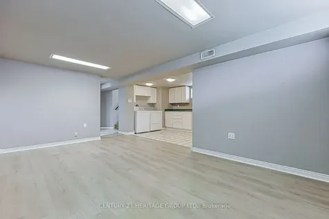 42 Lindsay Avenue Newmarket ON L3Y 4N6